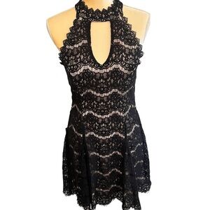 Francesca’s mock neck keyhole lace mini dress size medium